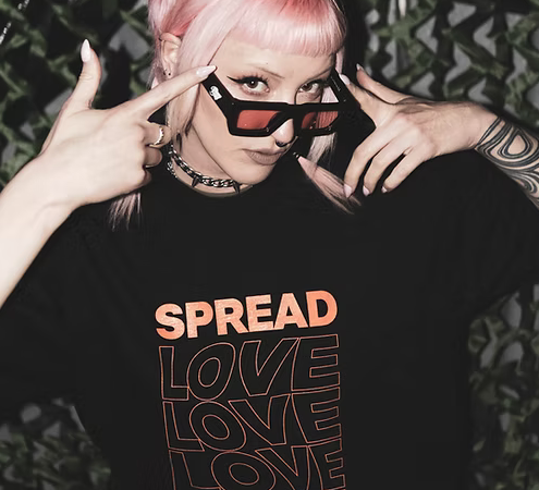 UNCOMMON BEING - SPREAD LOVE TEE
