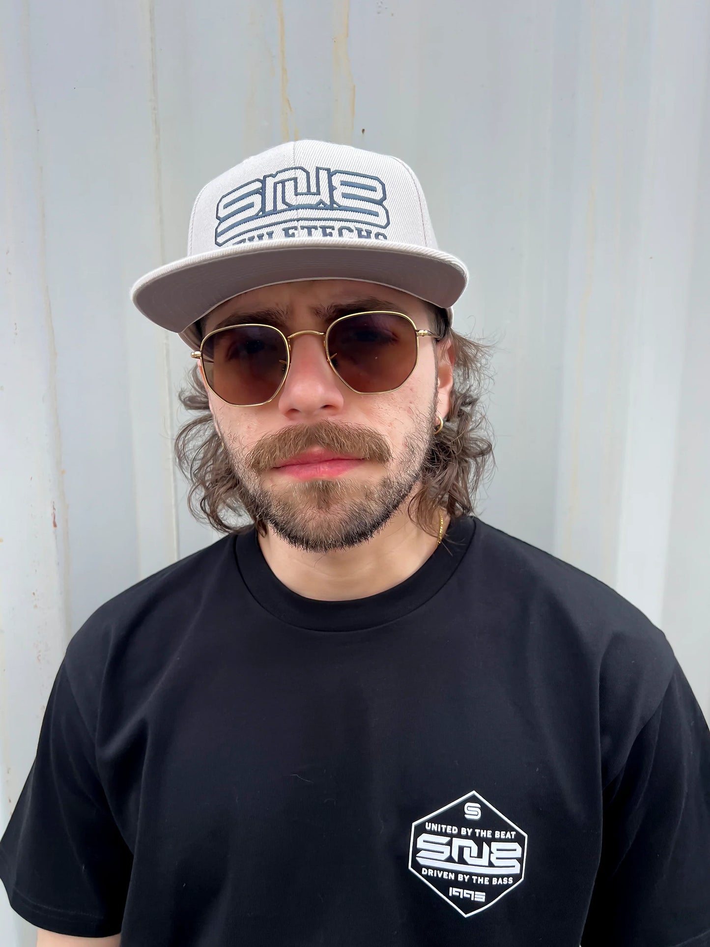 SNUG - CUBE - Black Tee