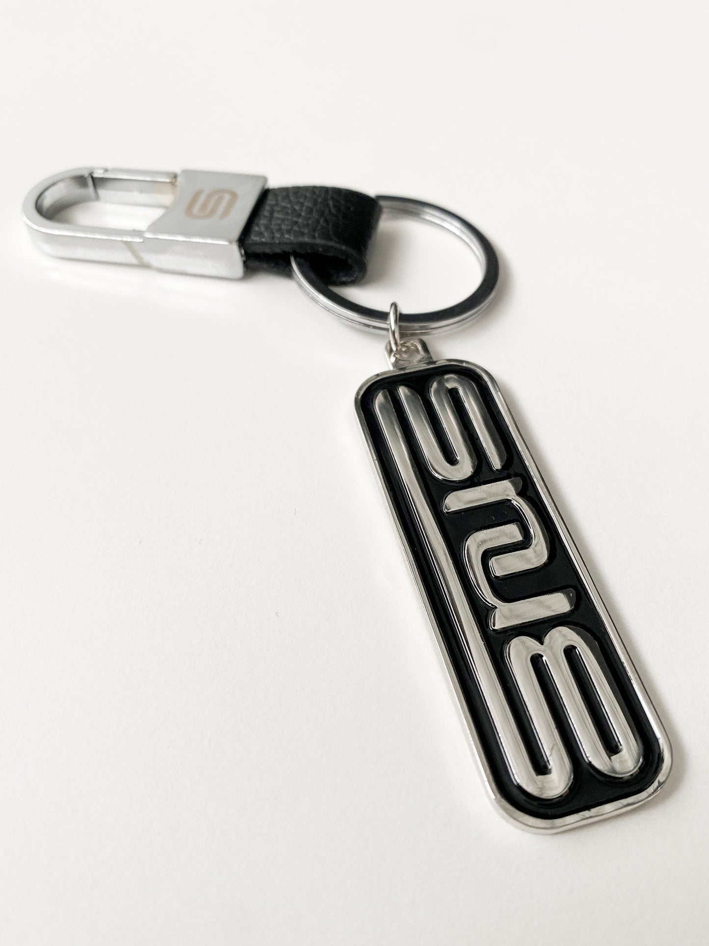 SNUG - KEYCHAIN